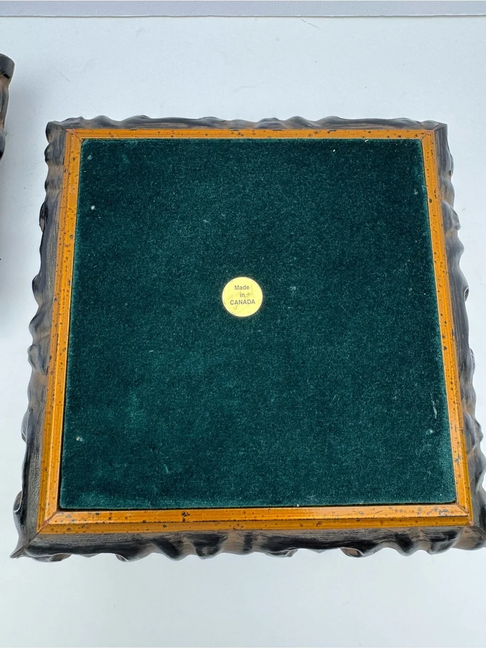 Vintage Roma Carved Wood Leaf Trinket Jewelry Box Velvet Lined Canada